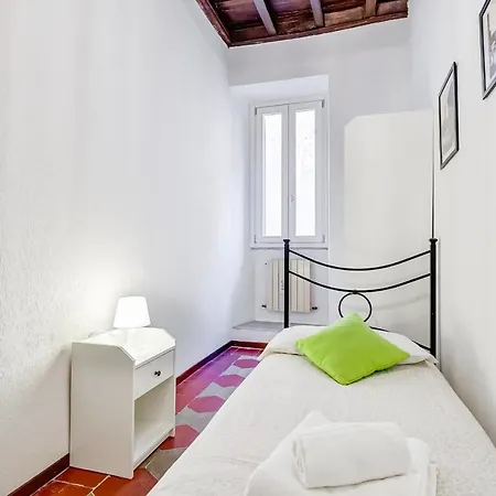 Spanish Steps Spacious Apartment Rom